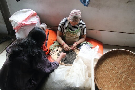 Poorvi from team Herbs & Kettles is analysing the red Oolong tea leaves
